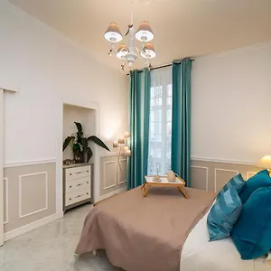 holly-house.hotelitalianriviera.com/